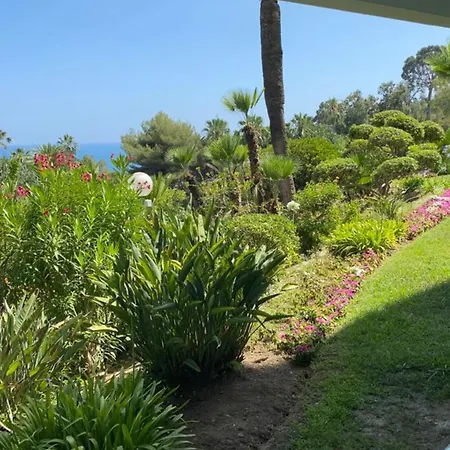 Comfortable With Exceptional Sea View Vallauris