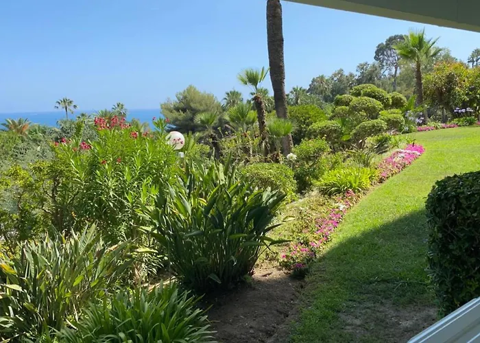 Confortable Offrant Vue Imprenable Sur La Vallauris